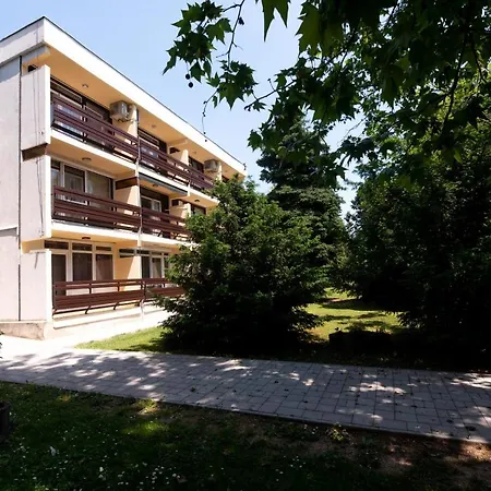 Teraszos apartman légkondival, parkos környezetben Balatonfüred