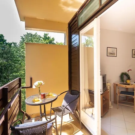Teraszos Apartman Legkondival, Parkos Koernyezetben 公寓